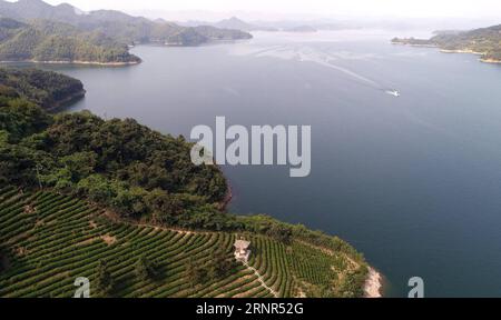 (170919) -- LU AN, 19 settembre 2017 -- foto aerea scattata il 18 settembre 2017 mostra lo splendido paesaggio del bacino idrico di Xianghongdian nella contea di Jinzhai della città di Lu An, nella provincia di Anhui della Cina orientale. Il serbatoio Xianghongdian è stato approvato come Parco Nazionale dell'acqua nel 2004. ) (Yxb) CHINA-ANHUI-XIANGHONGDIAN RESERVOIR-SCENARIOS(CN) TaoxMing PUBLICATIONxNOTxINxCHN Foto Stock