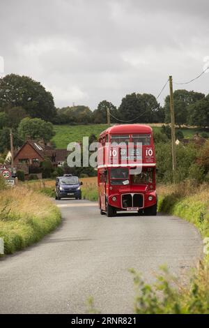 Imberbus 2023, servizio di autobus classico il 19 agosto per il villaggio di Imber e altre località sulla piana di Salisbury nel Wiltshire nel Regno Unito Foto Stock