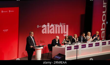 (170926) -- BRIGHTON (GRAN BRETAGNA), 26 settembre 2017 -- Vice leader del Partito Laburista Tom Watson (1st L) parla durante la Conferenza annuale del Partito Laburista a Brighton, Gran Bretagna, il 26 settembre 2017. ) REGNO UNITO-BRIGHTON-PARTITO DEL LAVORO-CONFERENZA ANNUALE HANXYAN PUBLICATIONXNOTXINXCHN Foto Stock