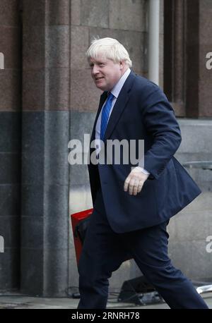 (171001) -- MANCHESTER (GRAN BRETAGNA), 1 ottobre 2017 -- il ministro degli Esteri britannico Boris Johnson arriva per il primo giorno della conferenza annuale del Partito Conservatore a Manchester, in Gran Bretagna, il 1° ottobre 2017. La conferenza annuale del Partito Conservatore si tiene qui dal 1° al 4 ottobre ). BRITAIN-MANCHESTER-PARTITO CONSERVATORE-CONFERENZA ANNUALE HANXYAN PUBLICATIONXNOTXINXCHN Foto Stock