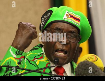 (171008) -- PECHINO, 8 ottobre 2017 () -- il presidente dello Zimbabwe Robert Mugabe partecipa alla riunione dell'Assemblea nazionale della Lega giovanile dello ZANU-PF a Harare, Zimbabwe, il 7 ottobre 2017. () SCELTE SETTIMANALI DI FOTO Xinhua PUBLICATIONxNOTxINxCHN Foto Stock