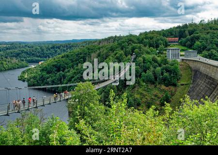 Ponte di corda sospeso Titan RT lungo 483 metri sulla diga di Rappbode, vicino a Elbingerode, Monti Harz, Sassonia-Anhalt, Germania Foto Stock