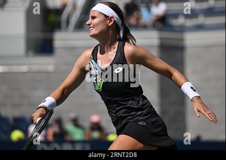 New York, USA. 2 settembre 2023. Greet Minnen of Belgium gioca contro Daria Kasatkina nel terzo round femminile del torneo US Open 2023 presso l'USTA Billie Jean King National Tennis Center, Flushing Corona Park, New York, NY, 2 settembre, 2023. (foto di Anthony Behar/Sipa USA) credito: SIPA USA/Alamy Live News Foto Stock