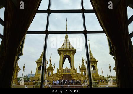 (171101) -- BANGKOK, 1 novembre 2017 -- il crematorio reale del defunto re tailandese Bhumibol Adulyadej è visibile nella piazza Sanam Luang a Bangkok, Thailandia, 1 novembre 2017. Il crematorio reale del defunto re tailandese Bhumibol Adulyadej è previsto per essere aperto al pubblico dal 2 novembre al 30 novembre). (Djj) THAILAND-BANGKOK-KING-BHUMIBOL-CREMATORIUM LixMangmang PUBLICATIONxNOTxINxCHN Foto Stock
