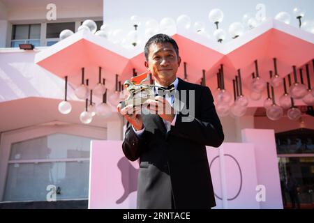 Lido di Venezia, Italia. 2 settembre 2023. Tony Leung Chiu-wai partecipa ad un Red carpet per il Leone d'Oro alla carriera Achievement Award &amp; 'The Lion's Share: A History of the Mostra' alla 80° Mostra Internazionale d'Arte cinematografica di Venezia il 2 settembre 2023. © foto: Cinzia Camela. Credito: Live Media Publishing Group/Alamy Live News Foto Stock