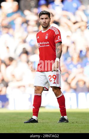 Gonzalo Montiel del Nottingham Forest in azione durante la partita di Premier League a Stamford Bridge, Londra. Data immagine: Sabato 2 settembre 2023. Foto Stock