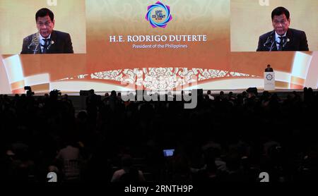 (171110) -- da NANG, 10 novembre 2017 -- il presidente filippino Rodrigo Duterte si rivolge al vertice dell'APEC CEO nella città vietnamita di da Nang, 9 novembre 2017. Rodrigo Duterte ha esortato i membri dell'APEC a trasformare l'Asia-Pacifico in una regione completamente connessa e integrata. ) (zy) VIETNAM-da NANG-APEC CEO SUMMIT-PHILIPPINE PRESIDENT LixPeng PUBLICATIONxNOTxINxCHN Foto Stock