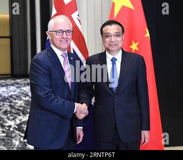 (171114) -- MANILA, 14 novembre 2017 -- il Premier cinese li Keqiang (R) incontra il primo ministro australiano Malcolm Turnbull a Manila, Filippine, 14 novembre 2017. ) (Zkr) FILIPPINE-CINA-li KEQIANG-AUSTRALIAN PM-MEETING RaoxAimin PUBLICATIONxNOTxINxCHN Foto Stock