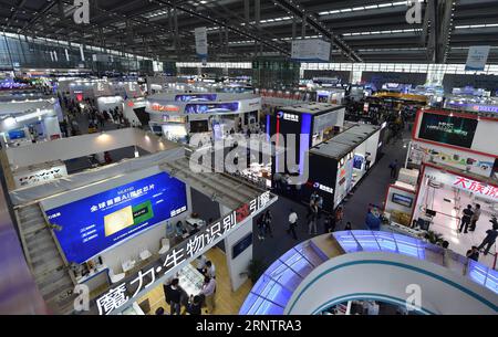 (171116) - SHENZHEN, 16 novembre 2017 - la 19a fiera China Hi-Tech si tiene a Shenzhen, nella provincia del Guangdong, nel sud della Cina, il 16 novembre 2017. Più di 3.000 espositori mostrerebbero gli ultimi risultati della scienza e della tecnologia qui alla fiera che ha avuto inizio giovedì. ) (Zkr) CHINA-SHENZHEN-HI-TECH FAIR (CN) MaoxSiqian PUBLICATIONxNOTxINxCHN Foto Stock