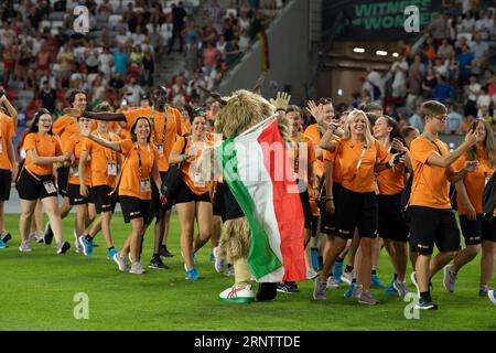 Celebrazioni volontarie durante la cerimonia di chiusura del nono giorno dei Campionati mondiali di atletica leggera di Budapest 2023 presso il Centro Nazionale di atletica di Augu Foto Stock