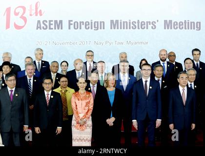 (171120) -- NAY PYI TAW, 20 novembre 2017 -- i partecipanti posano per una foto di gruppo durante una sessione fotografica al 13 ° incontro dei ministri degli Esteri dell'Asia-Europa Meeting (ASEM), a Nay Pyi Taw, Myanmar, il 20 novembre 2017. ) (rh) MYANMAR-NAY PYI TAW-ASEM FMM 13 UxAung PUBLICATIONxNOTxINxCHN Foto Stock