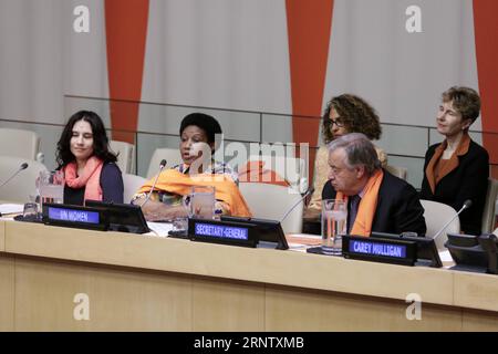 (171122) -- NAZIONI UNITE, 22 novembre 2017 -- Phumzile Mlambo-Ngcuka (2nd L, Front), direttore esecutivo dell'entità delle Nazioni Unite per l'uguaglianza di genere e l'emancipazione delle donne (ONU Women), affronta un evento per commemorare la giornata internazionale per l'eliminazione della violenza contro le donne presso la sede delle Nazioni Unite a New York, il 22 novembre 2017. Mercoledì il Segretario generale delle Nazioni Unite Antonio Guterres ha sottolineato la necessità di affrontare la violenza contro le donne. Il capo delle Nazioni Unite ha fatto le osservazioni in un incontro per commemorare la giornata internazionale per l'eliminazione della violenza contro le donne, che cade il 25 novembre. ) U Foto Stock