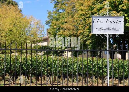 Le Clos Fourtet domaine viticole de Saint-Émilion classé « Premier Grand Cru », 1er Grand cru classé. Production de vin rouge de Saint-Émilion. Vigne Foto Stock