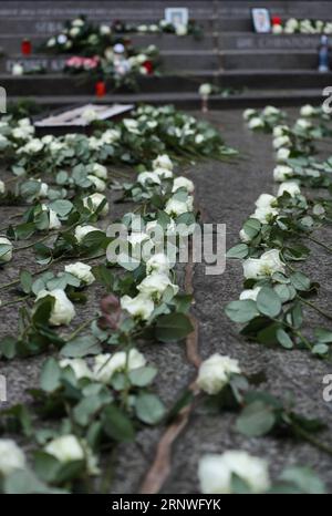 (171219) -- BERLINO, 19 dicembre 2017 -- la foto scattata il 19 dicembre 2017 mostra una visione di crack commemorativo per commemorare il primo anniversario dell'attacco a un mercatino di Natale a Breitscheidplatz di Berlino, capitale della Germania. )(rh) GERMANIA-BERLINO-ATTACCO AL MERCATO DI NATALE-COMMEMORAZIONE ShanxYuqi PUBLICATIONxNOTxINxCHN Foto Stock