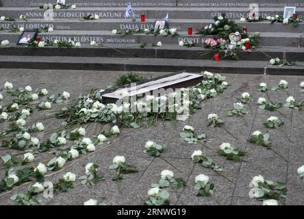 (171219) -- BERLINO, 19 dicembre 2017 -- la foto scattata il 19 dicembre 2017 mostra una visione della commemorazione per il primo anniversario dell'attacco a un mercatino di Natale a Breitscheidplatz di Berlino, capitale della Germania. )(rh) GERMANIA-BERLINO-ATTACCO AL MERCATO DI NATALE-COMMEMORAZIONE ShanxYuqi PUBLICATIONxNOTxINxCHN Foto Stock