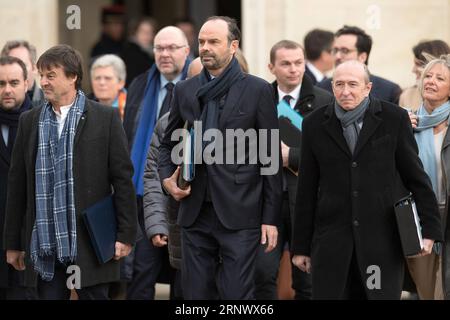 (180103) -- PARIGI, 3 gennaio 2018 -- il Ministro francese per la transizione ecologica e inclusiva Nicolas Hulot, il primo Ministro Edouard Philippe e il Ministro degli interni Gerard Collomb (fronte, da L a R) arrivano al Palazzo Elysee per partecipare alla prima riunione settimanale del gabinetto dell'anno 2018 a Parigi, in Francia, il 3 gennaio 2018. ) FRANCIA-PARIGI-PRIMA RIUNIONE SETTIMANALE DEL GABINETTO JACKXCHAN PUBLICATIONXNOTXINXCHN Foto Stock