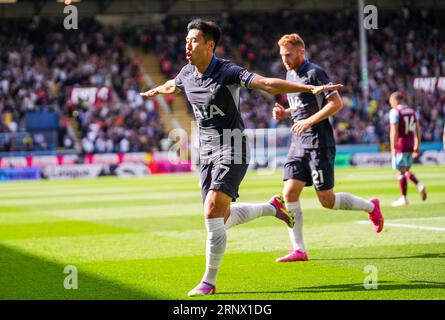 Il figlio di Tottenham Hotspur Heung-min celebra il suo primo gol durante la partita di campionato Burnley FC contro Aston Villa al Turf Moor Stadium il 27 agosto 2023 crediti: Sharon Latham/Burnley FC/Alamy Live News Foto Stock