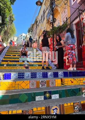 Rio de Janeiro, Brasile: Veduta di Escadaria Selaron, una scalinata famosa in tutto il mondo nel quartiere di Lapa, opera gratuita e pubblica dell'artista cileno Jorge Selaron Foto Stock