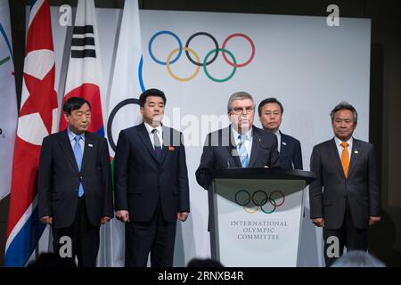 Themen der Woche (180120) -- LOSANNA, 20 gennaio 2018 -- il presidente del Comitato Olimpico Internazionale (CIO) Thomas Bach (fronte) parla durante una cerimonia dopo un incontro di quattro partiti presso la sede del CIO a Losanna, in Svizzera, 20 gennaio 2018. ) (SP)SVIZZERA-LOSANNA-CIO-PYEONGCHANG OLIMPIADI INVERNALI-RIUNIONE XUXJINQUAN PUBLICATIONXNOTXINXCHN Foto Stock