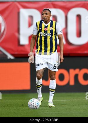 ENSCHEDE - Rodrigo Becao del Fenerbahce SK durante la partita di play-off della UEFA Conference League tra FC Twente e Fenerbahce SK allo Stadion De Grolsch Veste il 31 agosto 2023 a Enschede, Paesi Bassi. ANP | Hollandse Hoogte | GERRIT VAN COLOGNE Foto Stock