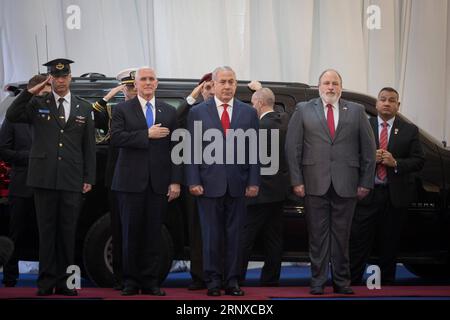 (180122) -- GERUSALEMME, 22 gennaio 2018 -- il vicepresidente degli Stati Uniti Mike Pence (2nd L, fronte) incontra il primo ministro israeliano Benjamin Netanyahu (3rd L, fronte) a Gerusalemme, il 22 gennaio 2018. ) (LRZ) MIDEAST-JERUSALEM-NETANYAHU-PENCE-MEET JINI PUBLICATIONXNOTXINXCHN Foto Stock