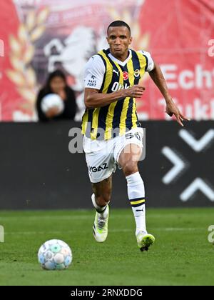 ENSCHEDE - Rodrigo Becao del Fenerbahce SK durante la partita di play-off della UEFA Conference League tra FC Twente e Fenerbahce SK allo Stadion De Grolsch Veste il 31 agosto 2023 a Enschede, Paesi Bassi. ANP | Hollandse Hoogte | GERRIT VAN COLOGNE Foto Stock