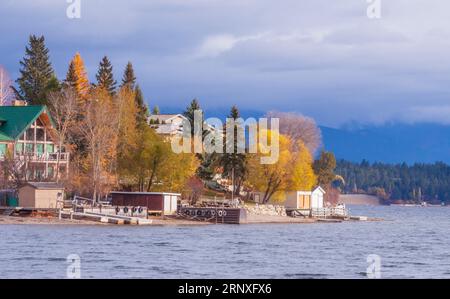 Lago Windermere nella valle del fiume Kootenay nelle Montagne Rocciose Columia britanniche in Canada. Foto Stock