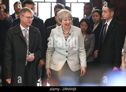 (180131) -- WUHAN, 31 gennaio 2018 -- il primo ministro britannico Theresa May visita l'Università di Wuhan a Wuhan, nella provincia di Hubei della Cina centrale, 31 gennaio 2018. ) (Zwx) CHINA-WUHAN-BRITISH PM-VISIT (CN) XiaoxYijiu PUBLICATIONxNOTxINxCHN Foto Stock