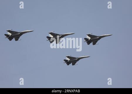 (180208) -- PECHINO, 7 febbraio 2018 () -- la foto mostra i caccia su-35 in addestramento. La Cina ha recentemente inviato i caccia su-35 per una missione congiunta di pattuglia da combattimento nell'area del Mar Cinese meridionale, secondo la forza aerea dell'Esercito Popolare di Liberazione (PLA) il 7 febbraio 2018. () CHINA-SOUTH CHINA SEA-SU-35-PATROL (CN) XINHUA PUBLICATIONXNOTXINXCHN Foto Stock