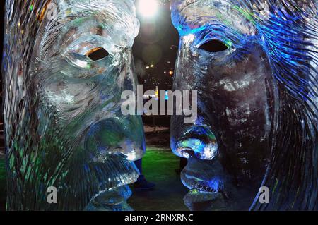 (180211) -- PECHINO, 11 febbraio 2018 -- una scultura di ghiaccio è vista al 20° festival internazionale di scultura di ghiaccio a Jelgava, Lettonia, il 9 febbraio 2018. Un totale di 33 scultori provenienti da dieci paesi hanno partecipato al festival con il tema dei sogni. ) XINHUA PHOTO WEEKLY CHOICES Janis PUBLICATIONxNOTxINxCHN Foto Stock