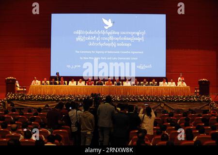 (180213) -- NAY PYI TAW, 13 febbraio 2018 -- foto scattata il 13 febbraio 2018 mostra la cerimonia di firma dell'accordo di cessate il fuoco a livello nazionale presso il Myanmar International Convention Center (MICC) a Nay Pyi Taw, Myanmar, 13 febbraio 2108. Il governo del Myanmar e altri due gruppi etnici armati hanno firmato l'accordo di cessate il fuoco a livello nazionale (NCA) a Nay Pyi Taw martedì. ) (SRB) MYANMAR-NAY PYI TAW-NATIONAL CESSATE IL FUOCO CERIMONIA DI FIRMA DELL'ACCORDO UXAUNG PUBLICATIONXNOTXINXCHN Foto Stock