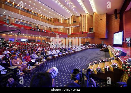 (180213) -- NAY PYI TAW, 13 febbraio 2018 -- foto scattata il 13 febbraio 2018 mostra la cerimonia di firma dell'accordo di cessate il fuoco a livello nazionale presso il Myanmar International Convention Center (MICC) a Nay Pyi Taw, Myanmar, 13 febbraio 2108. Il governo del Myanmar e altri due gruppi etnici armati hanno firmato l'accordo di cessate il fuoco a livello nazionale (NCA) a Nay Pyi Taw martedì. ) (SRB) MYANMAR-NAY PYI TAW-NATIONAL CESSATE IL FUOCO CERIMONIA DI FIRMA DELL'ACCORDO UXAUNG PUBLICATIONXNOTXINXCHN Foto Stock