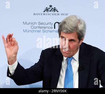 (180218) -- MONACO DI BAVIERA, 18 febbraio 2018 -- l'ex Segretario di Stato degli Stati Uniti John Kerry parla durante la 54a Conferenza sulla sicurezza di Monaco a Monaco, Germania, il 18 febbraio 2018. La 54a Conferenza sulla sicurezza di Monaco (MSC) si è chiusa domenica, lasciando molto più lavoro in avanti per affrontare i problemi di sicurezza globale. ) (swt) GERMANIA-MONACO-MSC-CHIUSURA LuoxHuanhuan PUBLICATIONxNOTxINxCHN Foto Stock