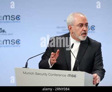 (180218) -- MONACO DI BAVIERA, 18 febbraio 2018 -- il ministro degli Esteri iraniano Javad Zarif interviene durante la 54a Conferenza di Monaco sulla sicurezza a Monaco, Germania, il 18 febbraio 2018. Il primo Ministro israeliano Benjamin Netanyahu e il Ministro degli Esteri iraniano Javad Zarif hanno litigato domenica qui alla 54a Conferenza di sicurezza di Monaco. ) (swt) GERMANIA-MONACO-MSC-IRAN-ISRAELE-BICKER LuoxHuanhuan PUBLICATIONxNOTxINxCHN Foto Stock