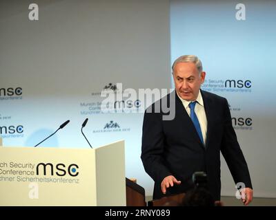 (180218) -- MONACO DI BAVIERA, 18 febbraio 2018 -- il primo ministro israeliano Benjamin Netanyahu partecipa alla 54a Conferenza sulla sicurezza di Monaco di Baviera, in Germania, il 18 febbraio 2018. Il primo Ministro israeliano Benjamin Netanyahu e il Ministro degli Esteri iraniano Javad Zarif hanno litigato domenica qui alla 54a Conferenza di sicurezza di Monaco. ) (swt) GERMANIA-MONACO-MSC-IRAN-ISRAELE-BICKER LuoxHuanhuan PUBLICATIONxNOTxINxCHN Foto Stock