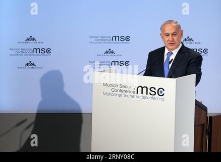 (180218) -- MONACO DI BAVIERA, 18 febbraio 2018 -- il primo ministro israeliano Benjamin Netanyahu parla durante la 54a Conferenza di Monaco sulla sicurezza a Monaco, Germania, il 18 febbraio 2018. La 54a Conferenza sulla sicurezza di Monaco (MSC) si è chiusa domenica, lasciando molto più lavoro in avanti per affrontare i problemi di sicurezza globale. ) (swt) GERMANIA-MONACO-MSC-CHIUSURA LuoxHuanhuan PUBLICATIONxNOTxINxCHN Foto Stock