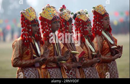 (180219) -- KATHMANDU, 19 febbraio 2018 -- le ragazze nepalesi vestite da Kumari partecipano alla celebrazione della giornata nazionale della democrazia a Tundikhel a Kathmandu, Nepal, 19 febbraio 2018. Il 68° giorno della democrazia è stato osservato lunedì con vari programmi in tutto il Nepal per commemorare il giorno in cui la nazione ha raggiunto la libertà dal regime di Rana. )(srb) NEPAL-KATHMANDU-NATIONAL DEMOCRACY DAY SunilxSharma PUBLICATIONxNOTxINxCHN Foto Stock