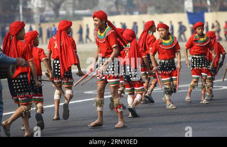 (180219) -- KATHMANDU, 19 febbraio 2018 -- i giovani si esibiscono durante la celebrazione della giornata nazionale della democrazia a Tundikhel a Kathmandu, Nepal, 19 febbraio 2018. Il 68° giorno della democrazia è stato osservato lunedì con vari programmi in tutto il Nepal per commemorare il giorno in cui la nazione ha raggiunto la libertà dal regime di Rana. )(srb) NEPAL-KATHMANDU-NATIONAL DEMOCRACY DAY SunilxSharma PUBLICATIONxNOTxINxCHN Foto Stock