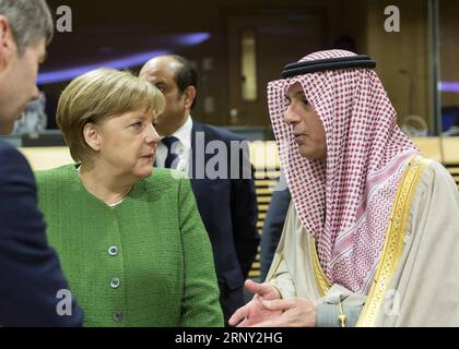 (180223) -- BRUXELLES, 23 febbraio 2018 -- il cancelliere tedesco Angela Merkel (L) parla con il ministro degli Esteri saudita Adel bin Ahmed al-Jubeir (R) durante una conferenza ad alto livello sul Sahel alla Commissione europea a Bruxelles, in Belgio, 23 febbraio 2018. La conferenza, copresieduta dall'Unione europea, dalle Nazioni Unite, dall'Unione africana e dal G5 Sahel, si concentrerà sul rafforzamento del sostegno internazionale ai paesi africani del Sahel nei settori della sicurezza e dello sviluppo, in particolare attraverso la forza congiunta del G5 Sahel . ) (LRZ) BELGIO-BRUXELLES-UE-AFRICA-SAHEL-CONFERENZA THIERRYXMONASSE PUBLICATI Foto Stock