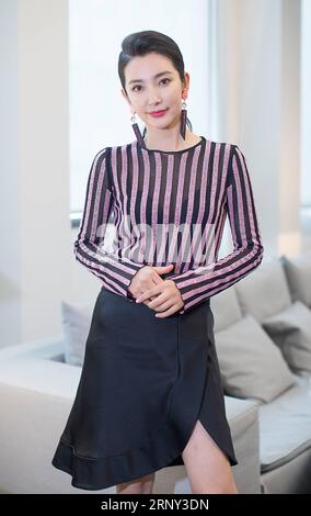 (180225) - MILANO, 25 febbraio 2018 - l'attrice cinese li Bingbing partecipa alla mostra della collezione femminile Giorgio Armani Autunno/Inverno 18/19 durante la settimana della moda milanese a Milano, 24 febbraio 2018. ) (Djj) ITALY-MILAN-FASHION-GIORGIO ARMANI JinxYu PUBLICATIONxNOTxINxCHN Foto Stock