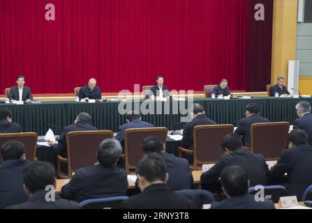 (180225) -- PECHINO, 25 febbraio 2018 -- il vice Premier cinese Zhang Gaoli (C) presiede un incontro sull'avanzamento dello sviluppo coordinato della regione Pechino-Tianjin-Hebei, a Pechino, capitale della Cina, 25 febbraio 2018. ) (Zkr) RIUNIONE CINA-PECHINO-ZHANG GAOLI (CN) WangxYe PUBLICATIONxNOTxINxCHN Foto Stock