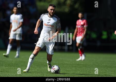 Swansea, Regno Unito. 2 settembre 2023. Matt Grimes di Swansea City in azione. Partita di campionato EFL Skybet, Swansea City contro Bristol City allo Stadio Swansea.com di Swansea, Galles, sabato 2 settembre 2023. Questa immagine può essere utilizzata solo per scopi editoriali. Solo per uso editoriale, foto di Andrew Orchard/Andrew Orchard fotografia sportiva/Alamy Live news credito: Andrew Orchard fotografia sportiva/Alamy Live News Foto Stock