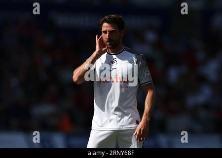 Swansea, Regno Unito. 2 settembre 2023. Joe Allen di Swansea City guarda. Partita di campionato EFL Skybet, Swansea City contro Bristol City allo Stadio Swansea.com di Swansea, Galles, sabato 2 settembre 2023. Questa immagine può essere utilizzata solo per scopi editoriali. Solo per uso editoriale, foto di Andrew Orchard/Andrew Orchard fotografia sportiva/Alamy Live news credito: Andrew Orchard fotografia sportiva/Alamy Live News Foto Stock