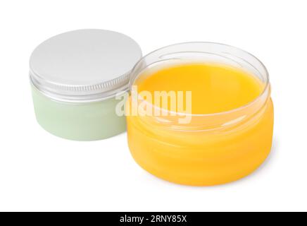 Vasetti di petrolatum cosmetico isolati su bianco Foto Stock