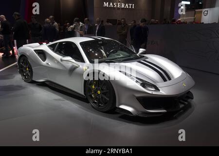 (180308) -- GINEVRA, 8 marzo 2018 -- la foto scattata l'8 marzo 2018 mostra una nuova Ferrari 488 pista al 88° Salone Internazionale dell'automobile di Ginevra, in Svizzera. Il Motor Show, che attrae più di 180 espositori dal mondo, apre al pubblico dall'8 al 18 marzo 2018. Sono previsti più di 700.000 visitatori per visitare l'evento. ) (Djj) SVIZZERA-GINEVRA-MOTOR SHOW XuxJinquan PUBLICATIONxNOTxINxCHN Foto Stock