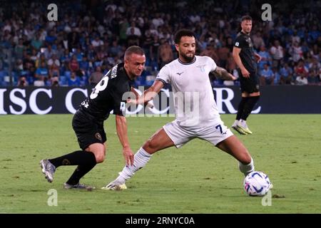 Napoli, Italia. 2 settembre 2023. Stanislav Lobotka giocatore del Napoli e Felipe Anderson giocatore della Lazio, durante la partita del campionato italiano di serie A tra Napoli e Lazio risultato finale, Napoli 1, Lazio 2, partita giocata allo stadio Diego Armando Maradona. Crediti: Vincenzo Izzo/Alamy Live News Foto Stock