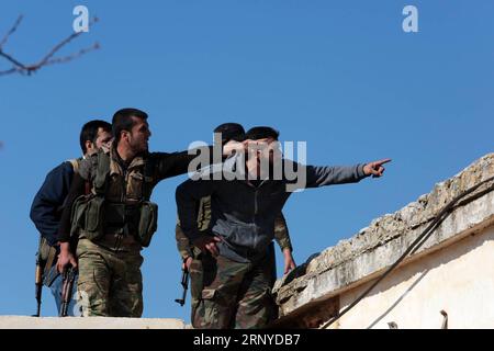 (180312) -- AFRIN (SIRIA), 12 marzo 2018 () -- i soldati dell'esercito siriano libero (FSA) sono visti vicino al fronte ad Afrin, nella Siria settentrionale, il 12 marzo 2018. L'esercito turco e il suo alleato l'Esercito siriano libero hanno fatto rapidi progressi durante le sue operazioni nella regione siriana di Afrin lunedì, a soli 1,5 km dal centro della città, ha riferito l'Agenzia statale di Anadolu. () SYRIA-AFRIN-TURKISH FORCES-CLOSE NEL CENTRO DELLA CITTÀ XINHUA PUBLICATIONXNOTXINXCHN Foto Stock