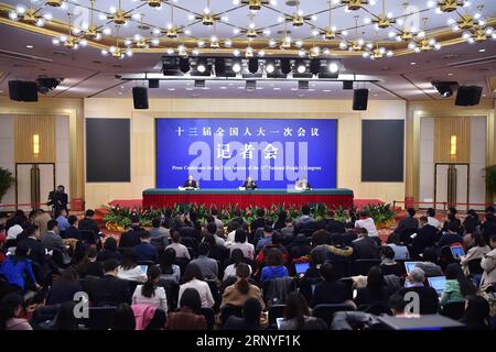 (180316) -- PECHINO, 16 marzo 2018 -- Una conferenza stampa sugli sforzi della Cina per fornire un'istruzione equa di buona qualità si tiene a margine della prima sessione del 13° Congresso Nazionale del popolo (NPC) a Pechino, capitale della Cina, 16 marzo 2018. ) (DUE SESSIONI)CINA-PECHINO-NPC-CONFERENZA STAMPA-ISTRUZIONE (CN) LIXXIN PUBLICATIONXNOTXINXCHN Foto Stock