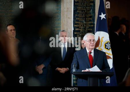 (180322) -- WASHINGTON, 22 marzo 2018 -- il Segretario di Stato americano uscente Rex Tillerson (fronte) pronuncia il discorso di addio al Dipartimento di Stato a Washington D.C., negli Stati Uniti, il 22 marzo 2018. ) U.S.-WASHINGTON D.C.-TILLERSON-FAREWELL TingxShen PUBLICATIONxNOTxINxCHN Foto Stock