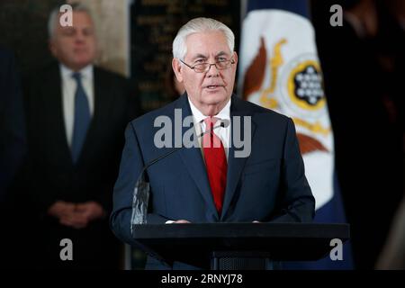 (180322) -- WASHINGTON, 22 marzo 2018 -- il Segretario di Stato americano uscente Rex Tillerson (fronte) pronuncia il discorso di addio al Dipartimento di Stato a Washington D.C., negli Stati Uniti, il 22 marzo 2018. ) U.S.-WASHINGTON D.C.-TILLERSON-FAREWELL TingxShen PUBLICATIONxNOTxINxCHN Foto Stock